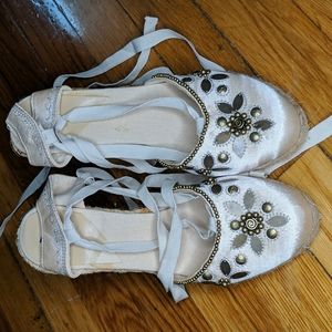 Wild pair Beijing wedges